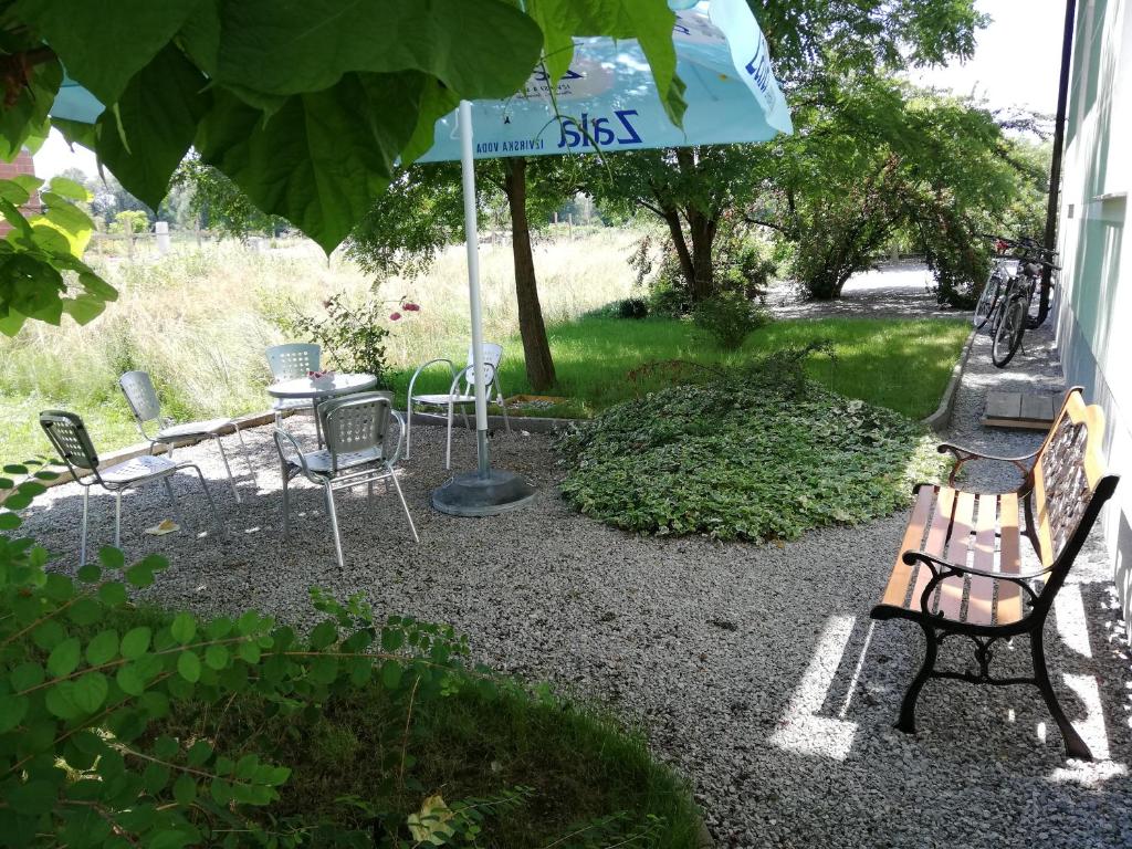 Zahrada ubytování ALL SEASONS - HOSTEL