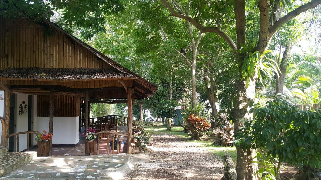 Zahrada ubytování Bohol-Lahoy Dive Resort