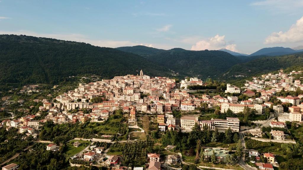 Nespecifikovaný výhled na hory nebo výhled na hory při pohledu z hotelu