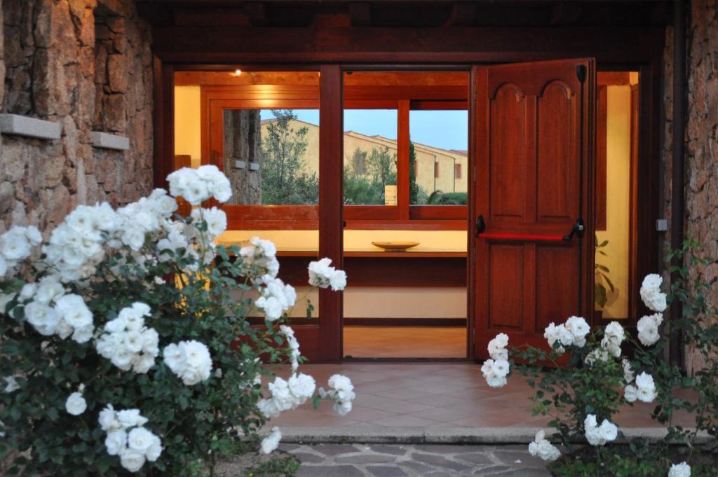 Vonkajšia záhrada v ubytovaní Cala Paradiso Residence