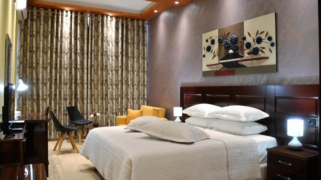 Comfort Hotel - Image 2