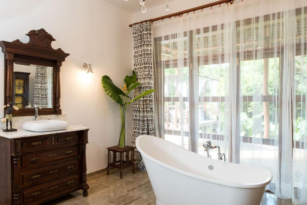 Koupelna v ubytování Tikitam Palms Boutique Hotel
