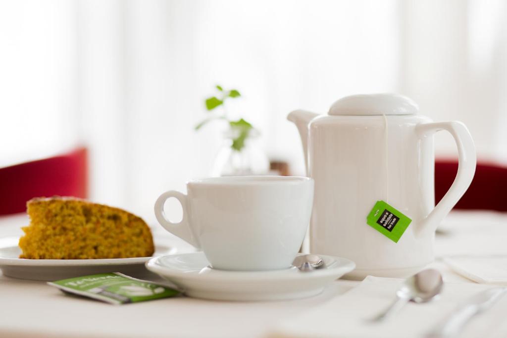 Coffee and tea making facilities at Bio Boutique Hotel XU' - Gruppo Ambienthotels