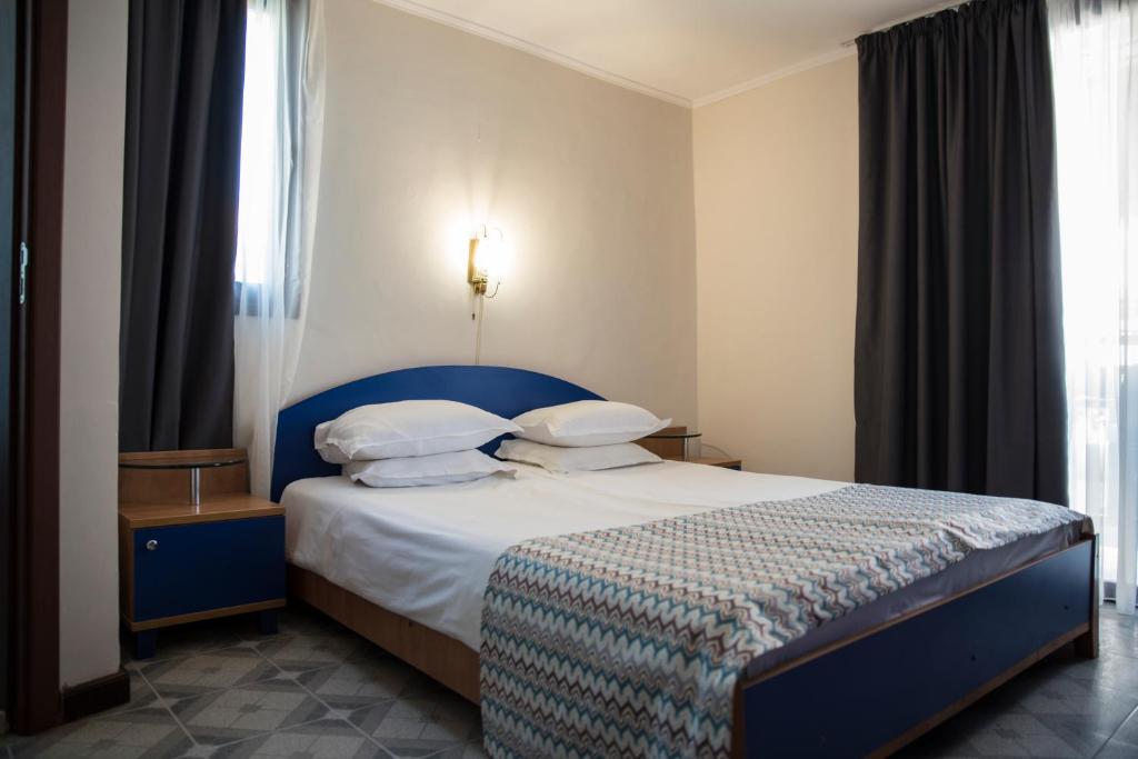 Postel nebo postele na pokoji v ubytování Victoria Hotel Nessebar