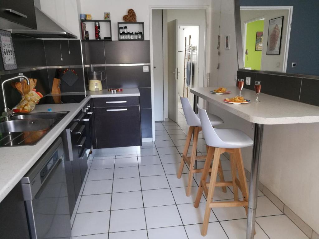 Cuina o zona de cuina de Nicolas I, 53m2, une chambre, parking privé