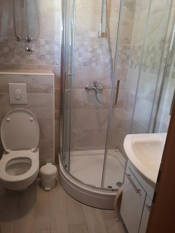 Koupelna v ubytování Apartmani Sea