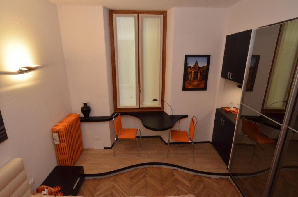 Televízia a/alebo spoločenská miestnosť v ubytovaní B&B Dai Toscans