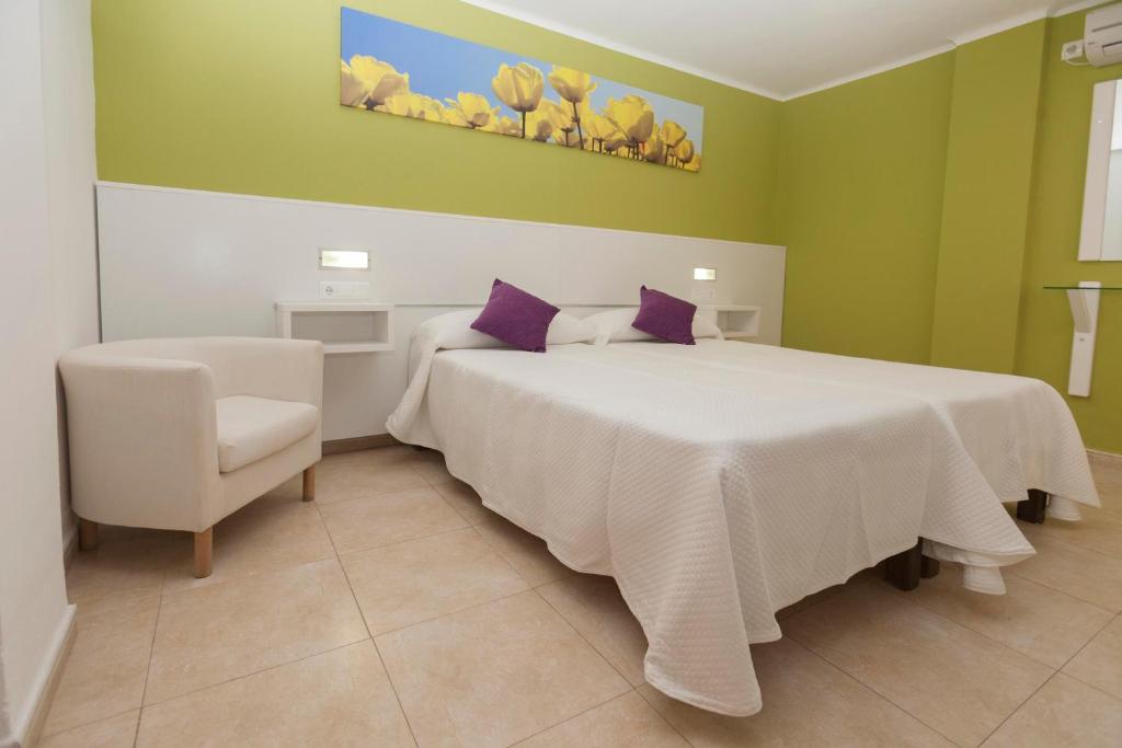 Postel nebo postele na pokoji v ubytování Hostal Costa Blanca