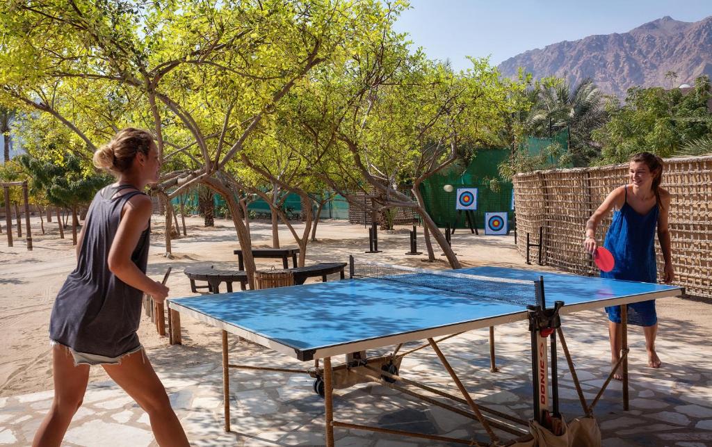 Stolní tenis v ubytování Six Senses Zighy Bay nebo okolí