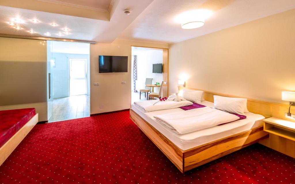 Posteľ alebo postele v izbe v ubytovaní Panorama Hotel Traunstein