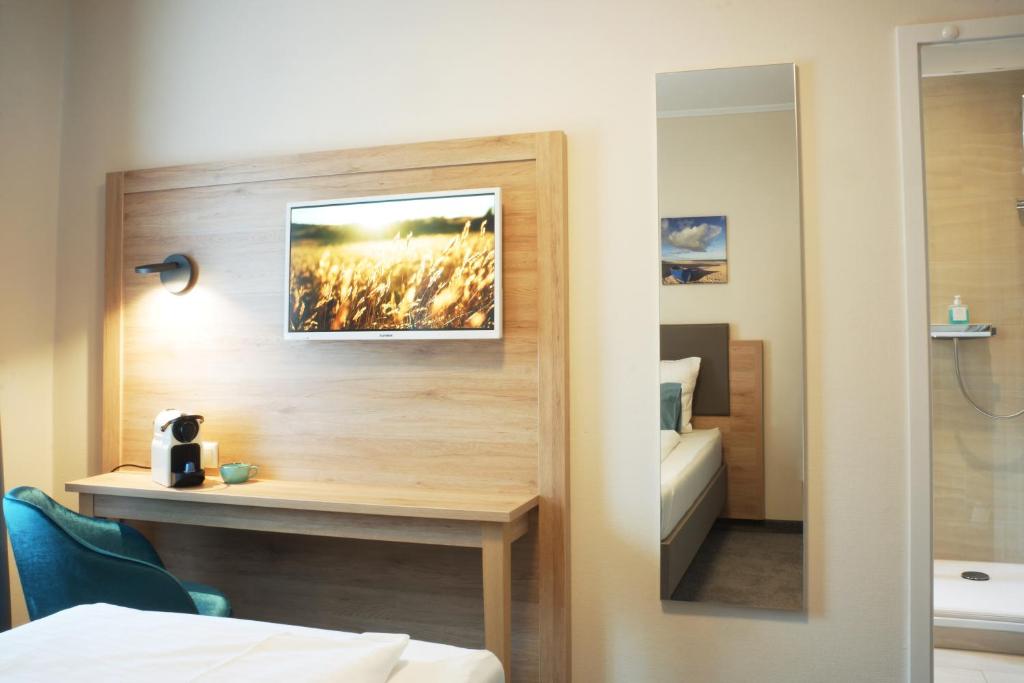 Postel nebo postele na pokoji v ubytování Hotel am Südwäldchen