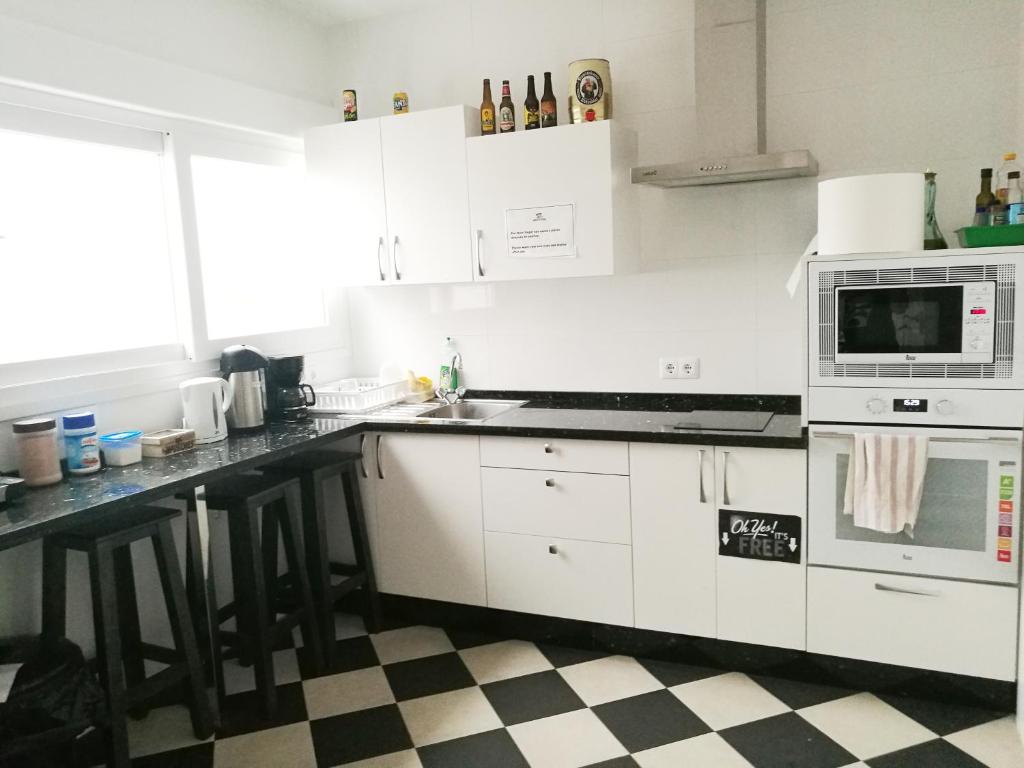 Kuchyň nebo kuchyňský kout v ubytování Hostel A2C