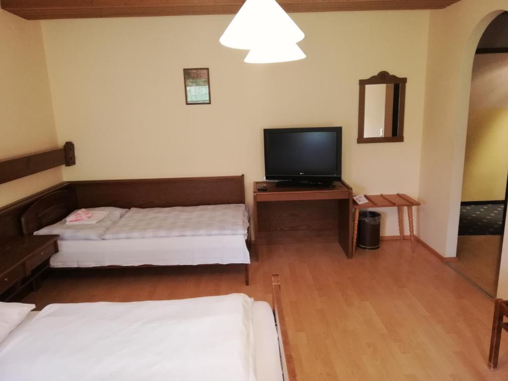 Postel nebo postele na pokoji v ubytování Gasthof Kirchenwirt