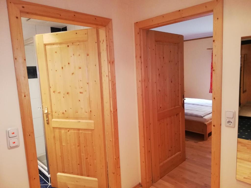 Postel nebo postele na pokoji v ubytování Gasthof Kirchenwirt