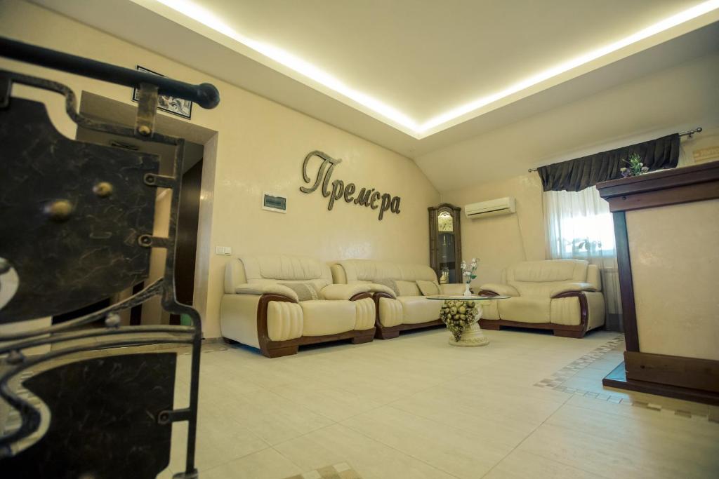 Posezení v ubytování Premiere Hotel