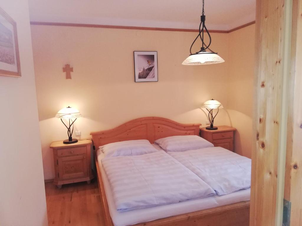 Postel nebo postele na pokoji v ubytování Gasthof Kirchenwirt