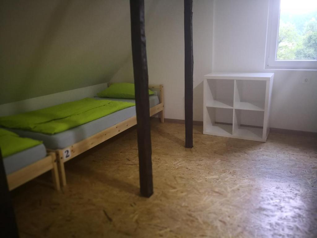 Postel nebo postele na pokoji v ubytování Bus Station Beds