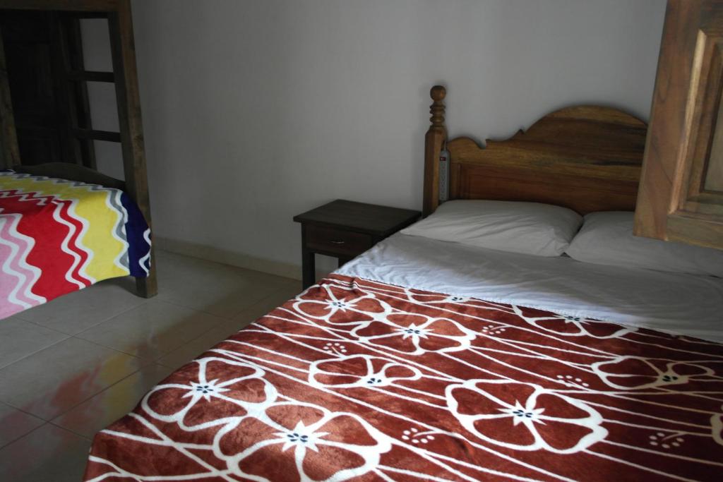 Postel nebo postele na pokoji v ubytování Sergeant Pepper's Hostel