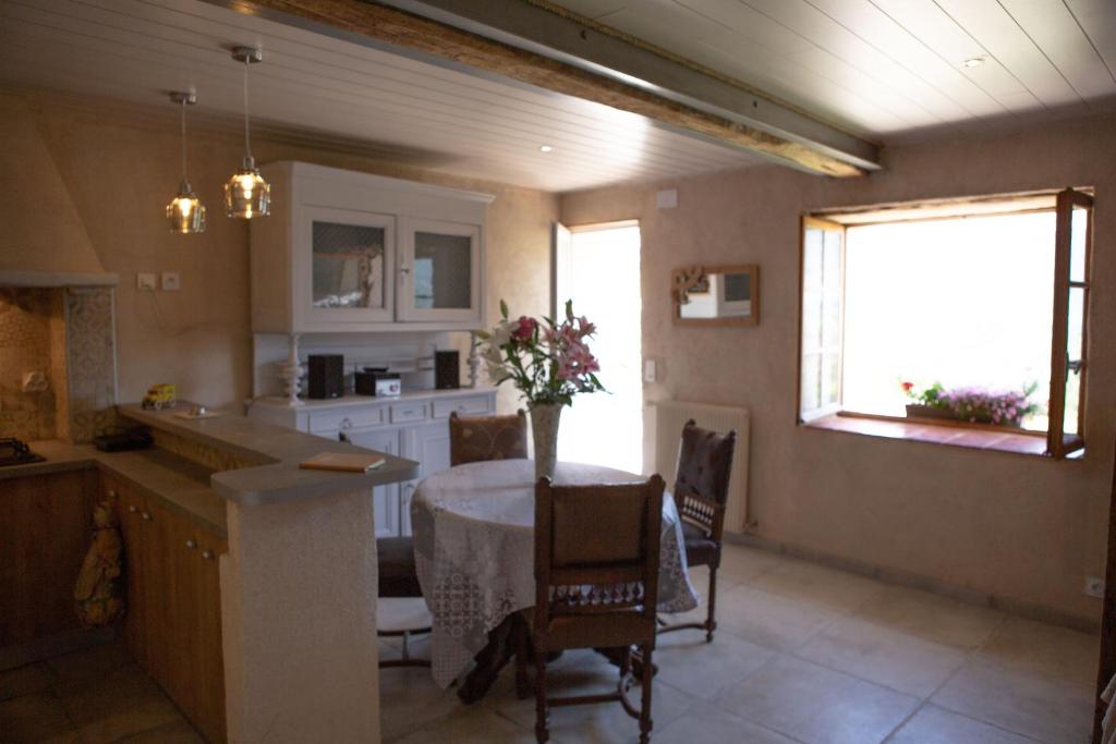 Kuchyň nebo kuchyňský kout v ubytování Gaïa, maison d'hôtes Verdon, vue féerique