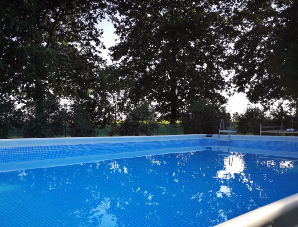 Bazén v ubytovaní Agriturismo FranciaCorta alebo v jeho blízkosti