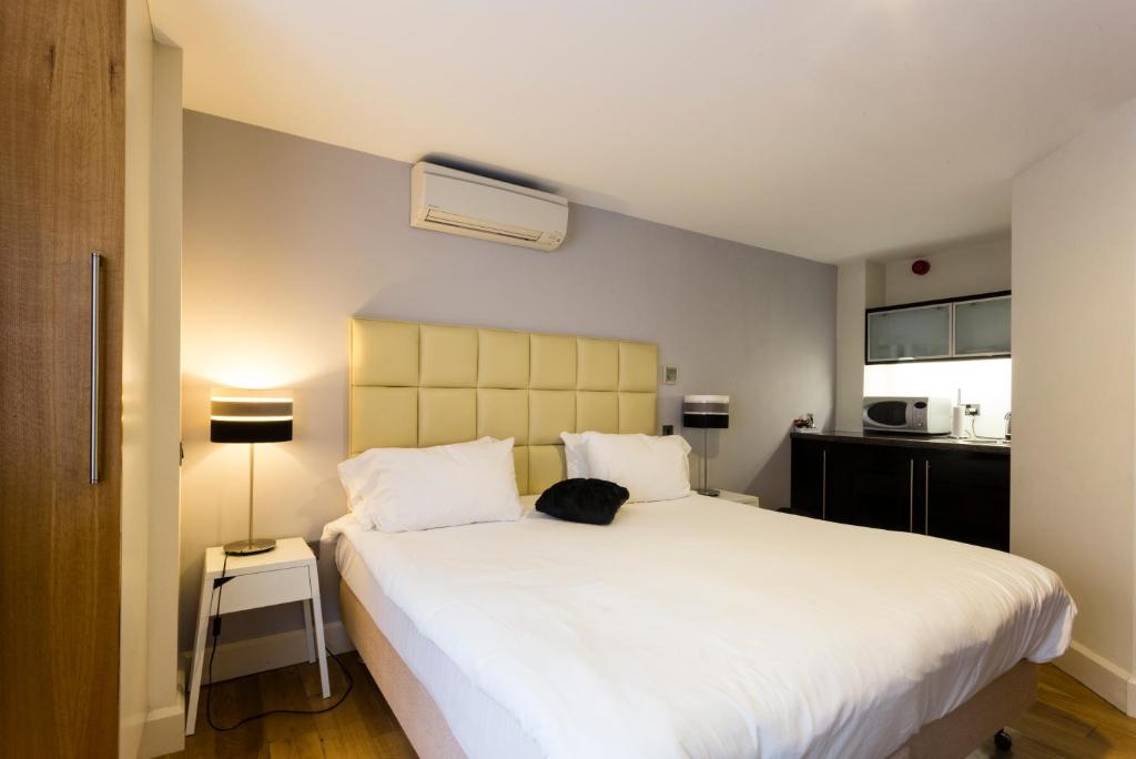 Postel nebo postele na pokoji v ubytování Ethos Hotel