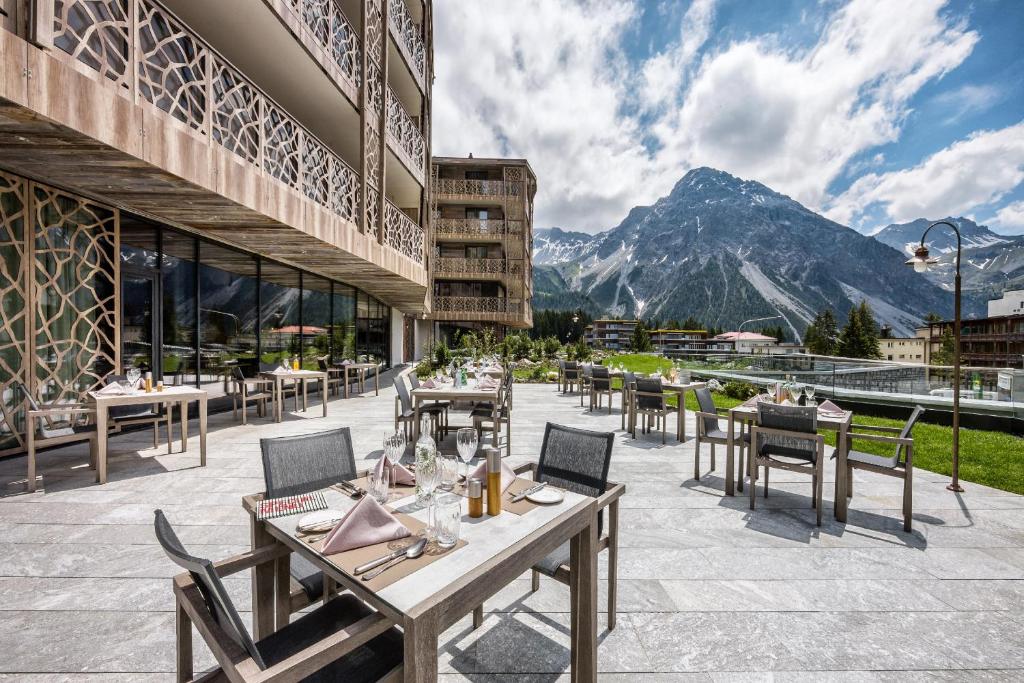 Nespecifikovaný výhled na hory nebo výhled na hory při pohledu z hotelu