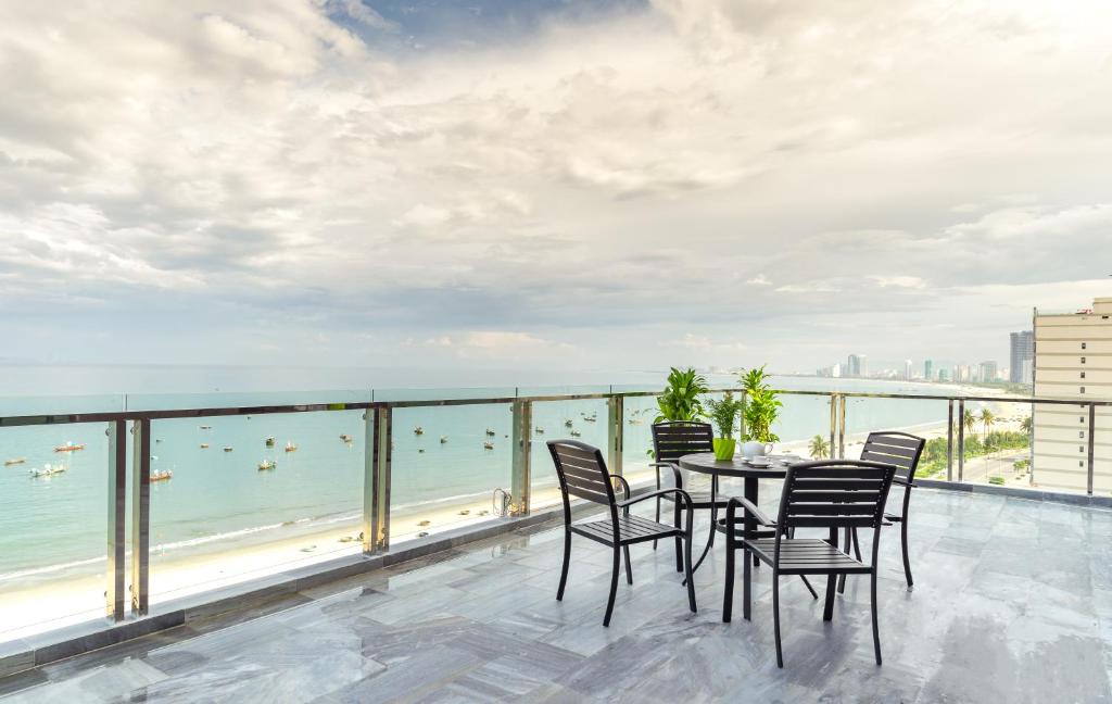 Terrace Apartment with Luxury Ocean View