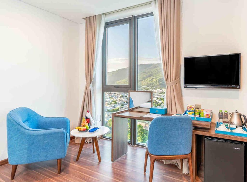 Family Room with Mountain and Sea View