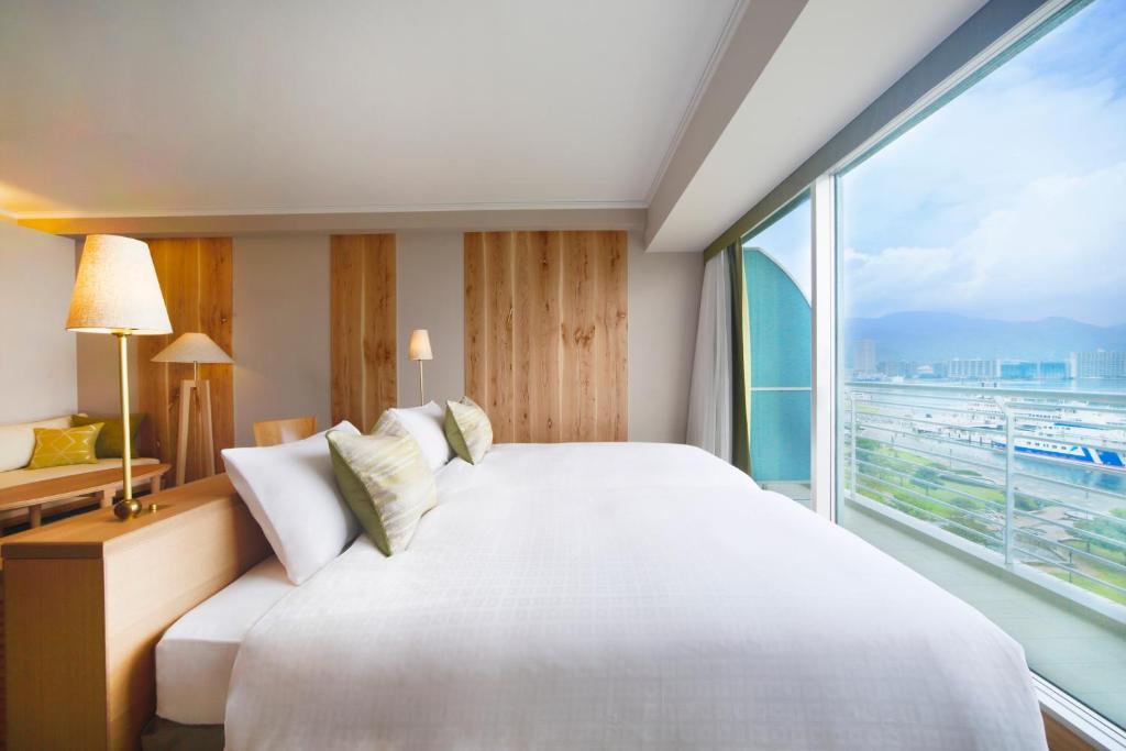 Postel nebo postele na pokoji v ubytování Biwako Hotel