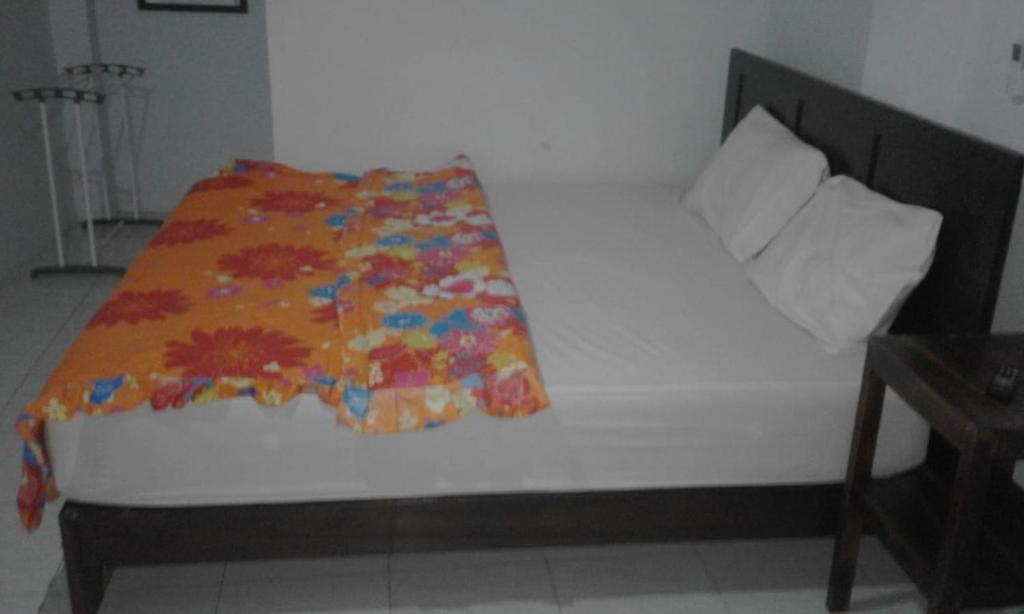 Кровать или кровати в номере Tanjung Inn