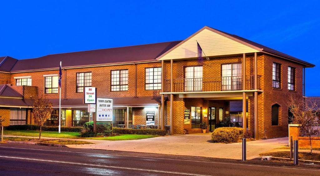 a large brick building on the corner of a street at Holbrook Town Centre Motor Inn in Holbrook