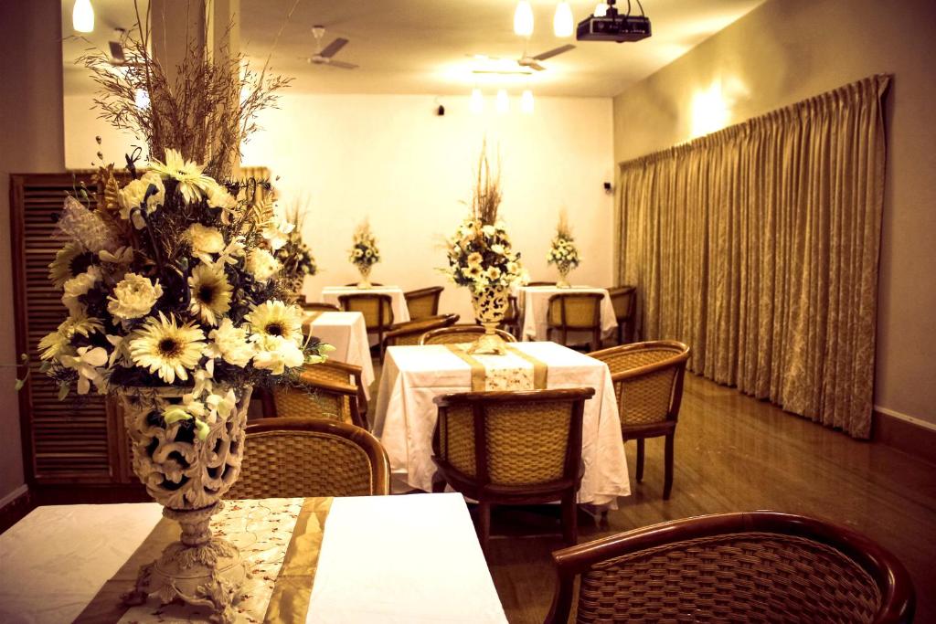 Restaurace v ubytování Hanu Reddy Residences Poes Garden