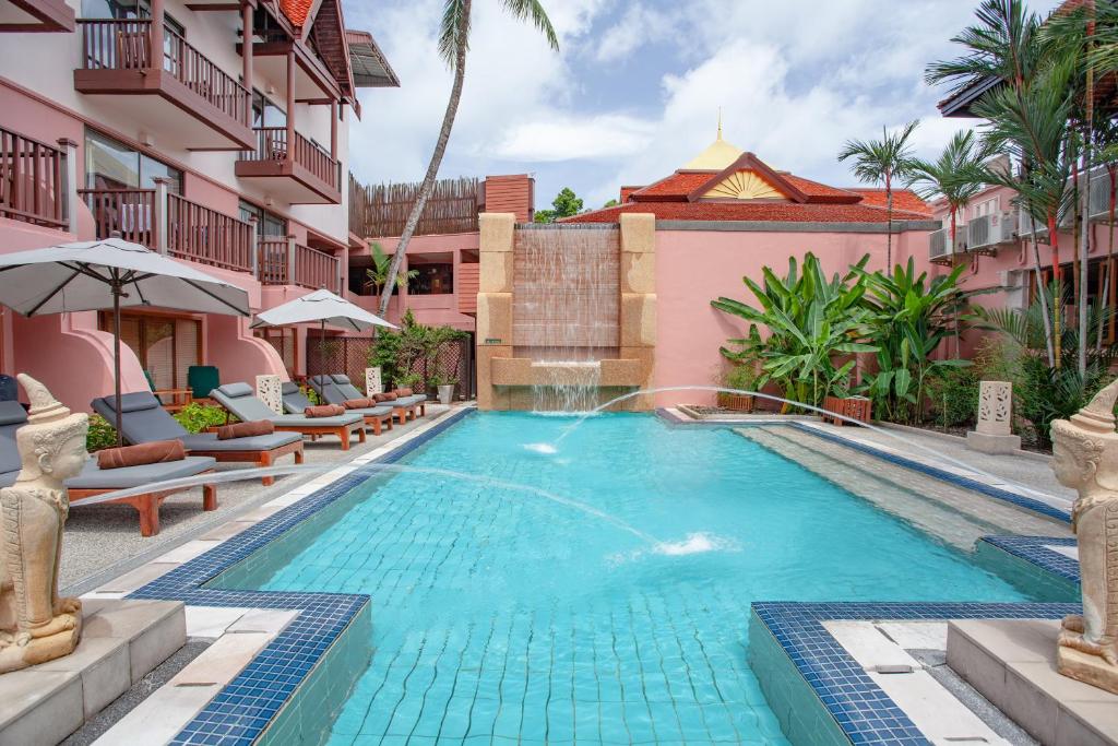 Bazén v ubytování Seaview Patong Hotel - SHA Plus nebo v jeho okolí