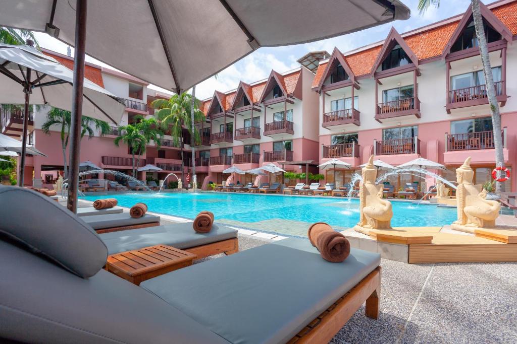 Bazén v ubytování Seaview Patong Hotel - SHA Plus nebo v jeho okolí
