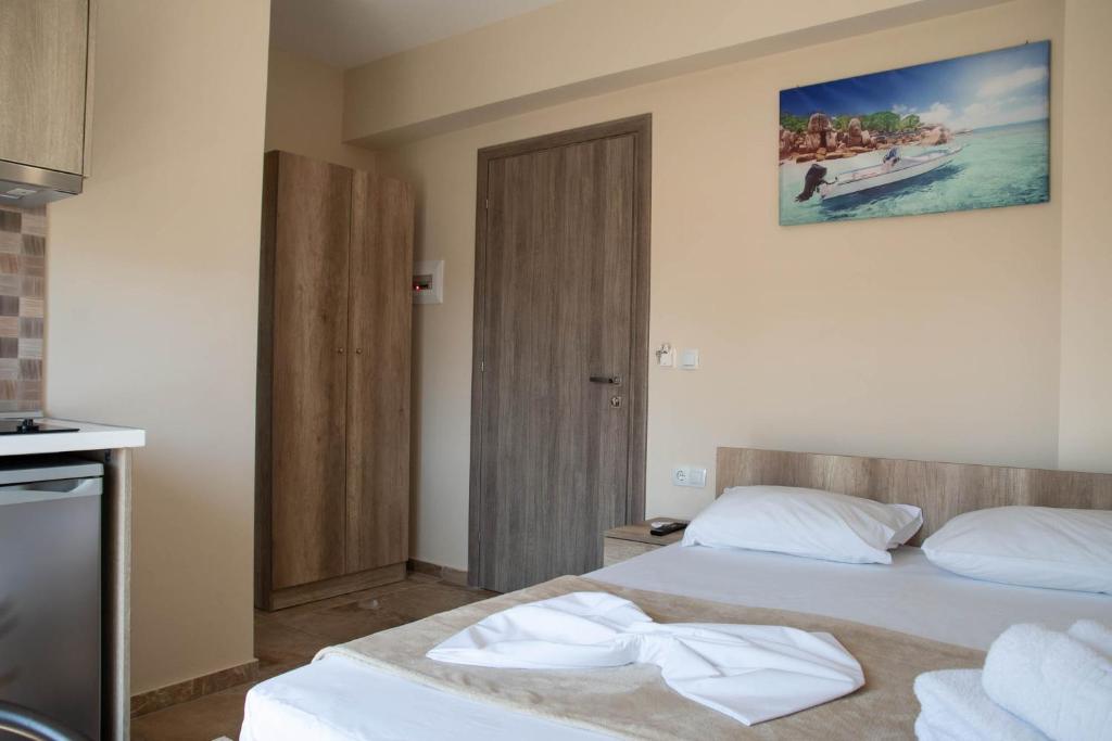 a bedroom with two beds with towels on them at Olympic Coast in Olympic Beach