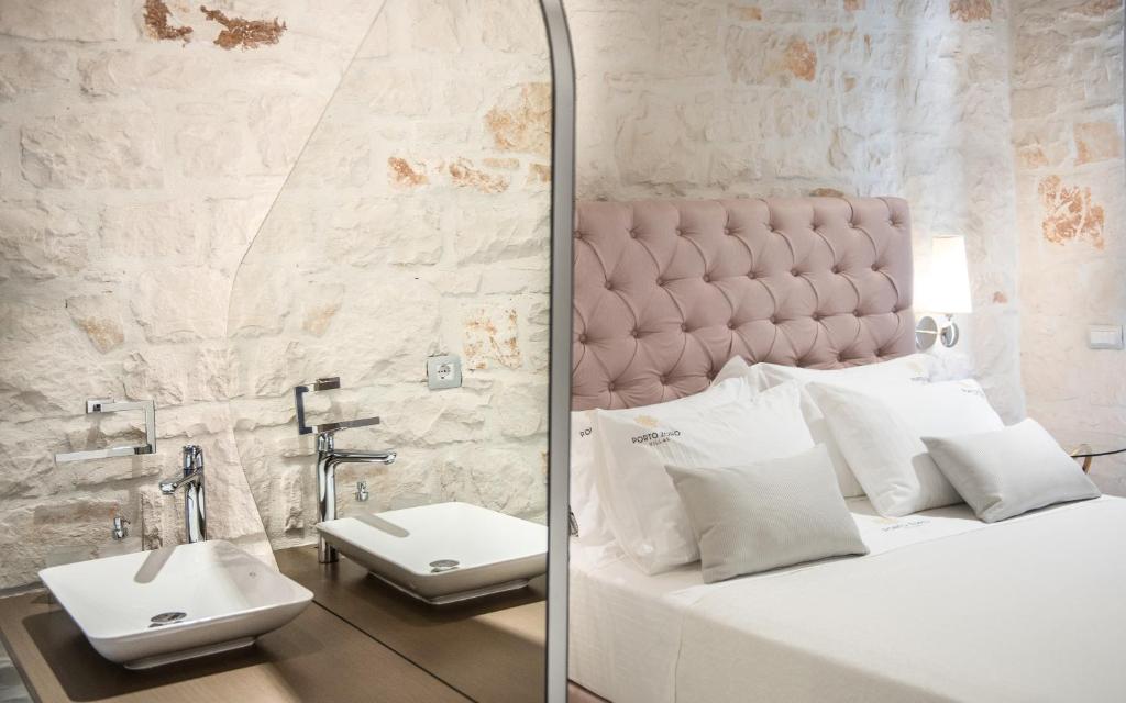 A bathroom at Porto Vasilikos Villas