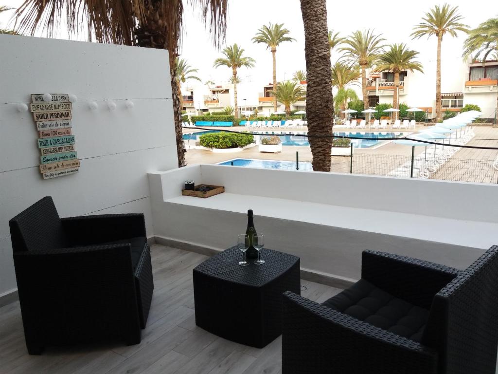 
A balcony or terrace at Perfect flat for your holiday in South Tenerife
