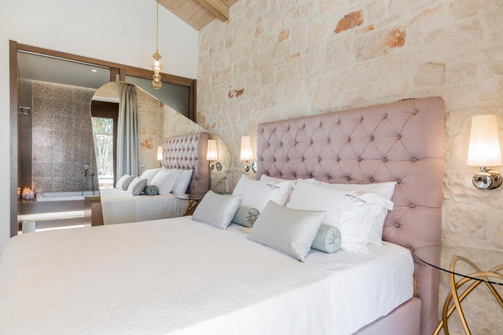 A bed or beds in a room at Porto Vasilikos Villas