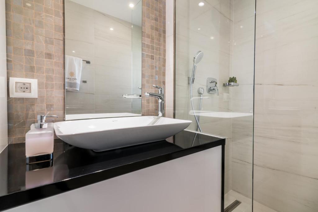 A bathroom at Porto Vasilikos Villas
