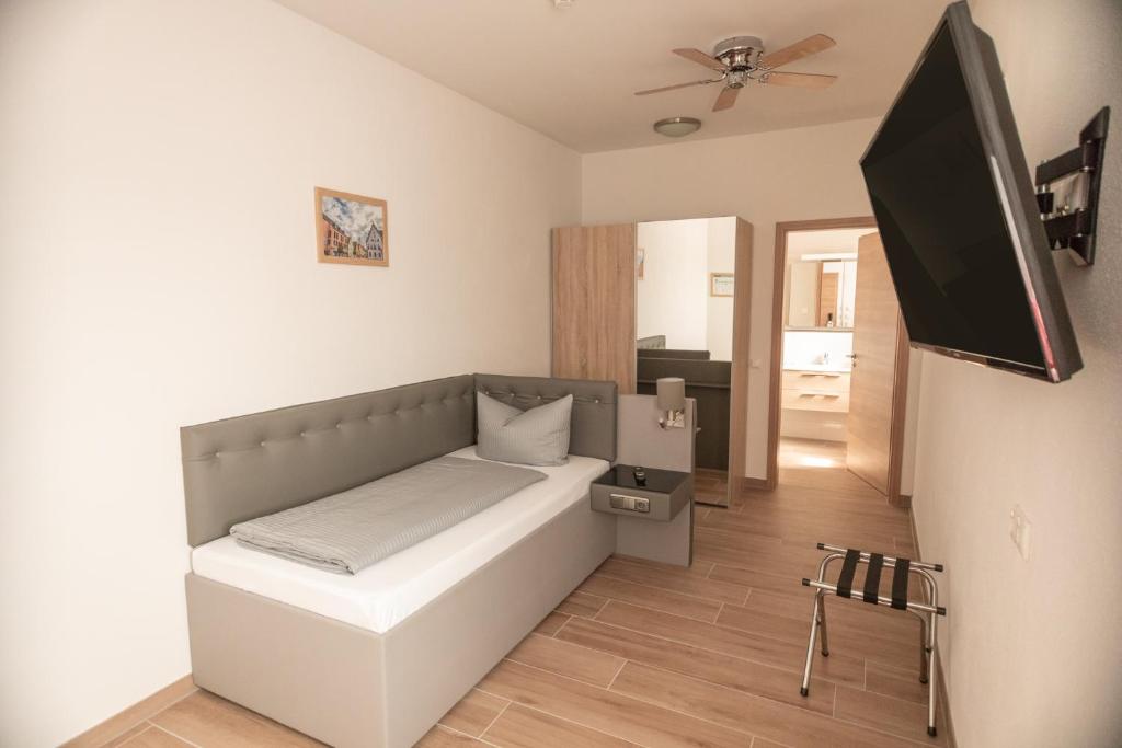 Stadthotel Donauwörth - Single Room With Bathroom