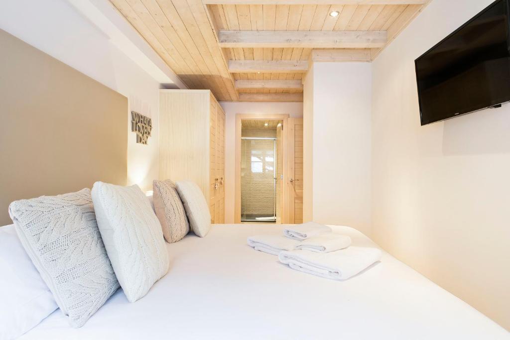 Posteľ alebo postele v izbe v ubytovaní Val de Ruda Luxe 60 by FeelFree Rentals