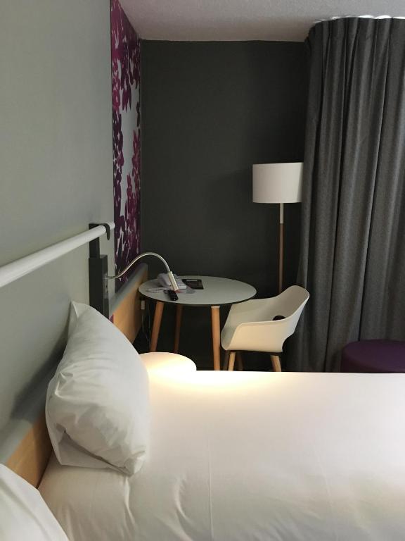 Postel nebo postele na pokoji v ubytování ibis Laon