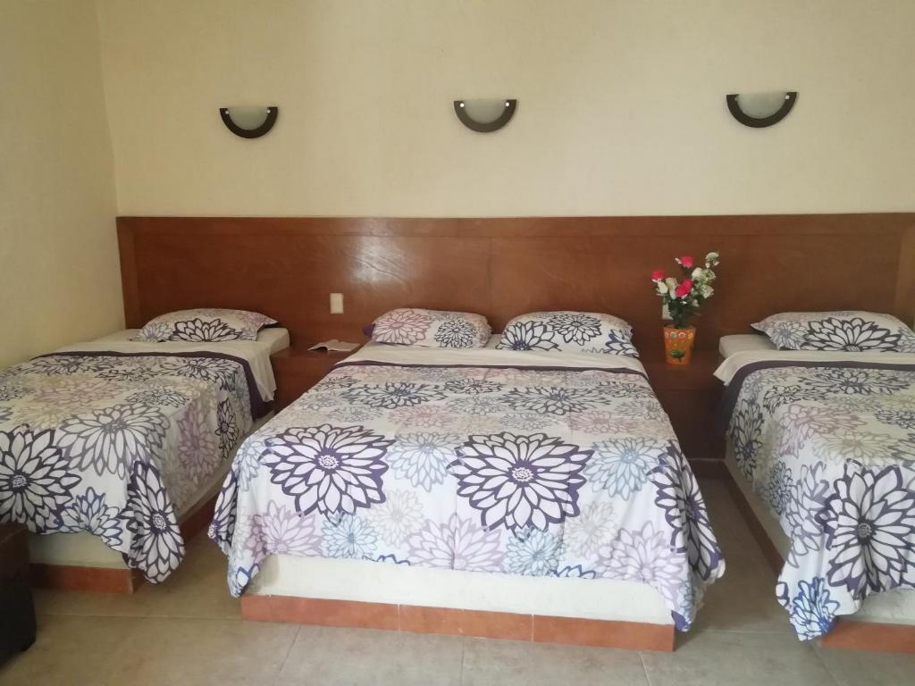 Postel nebo postele na pokoji v ubytování Hotel Cuauhtemoc