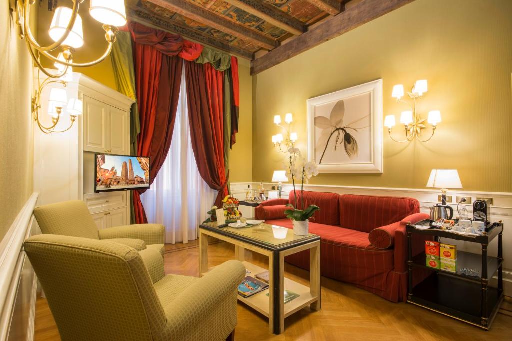 TV a/nebo společenská místnost v ubytování Hotel Corona d'Oro 1890