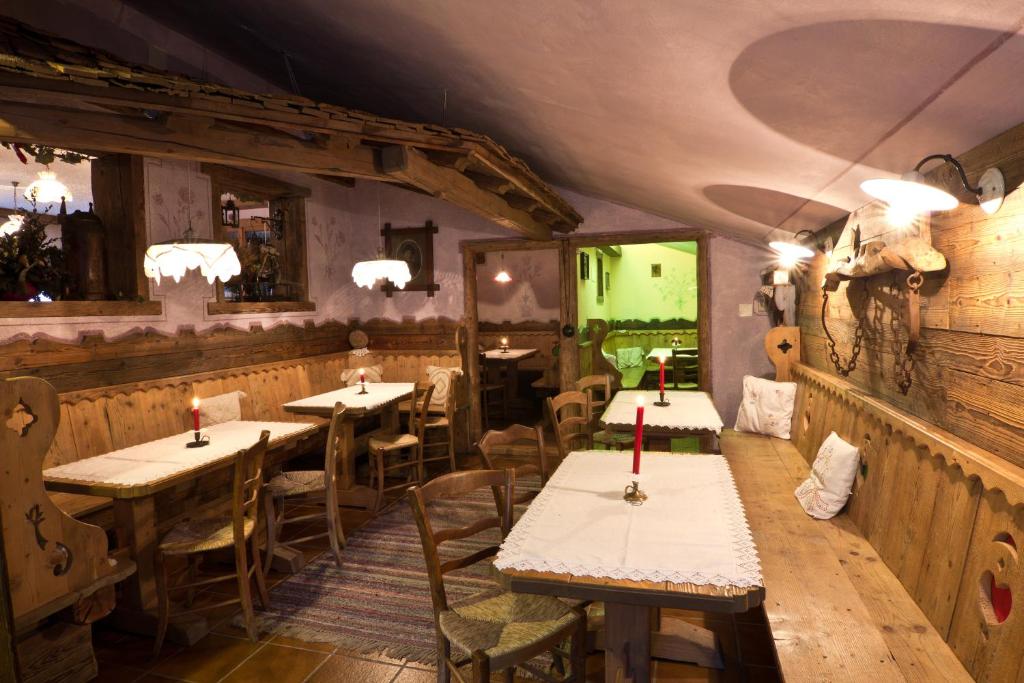 Część wypoczynkowa w obiekcie Pineta Pastry Hotel