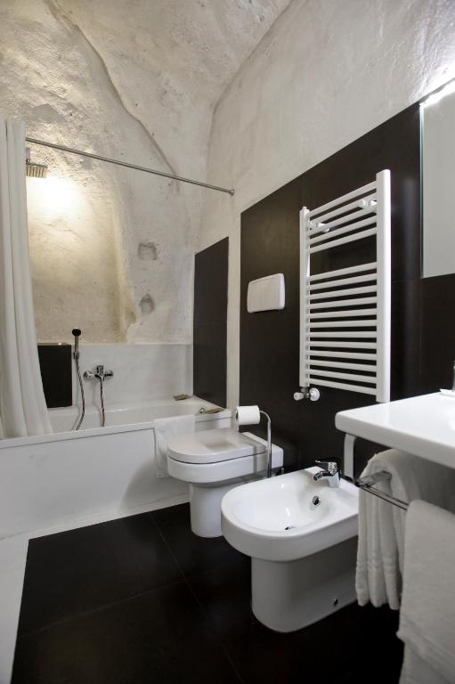 Bilik mandi di Basiliani Hotel