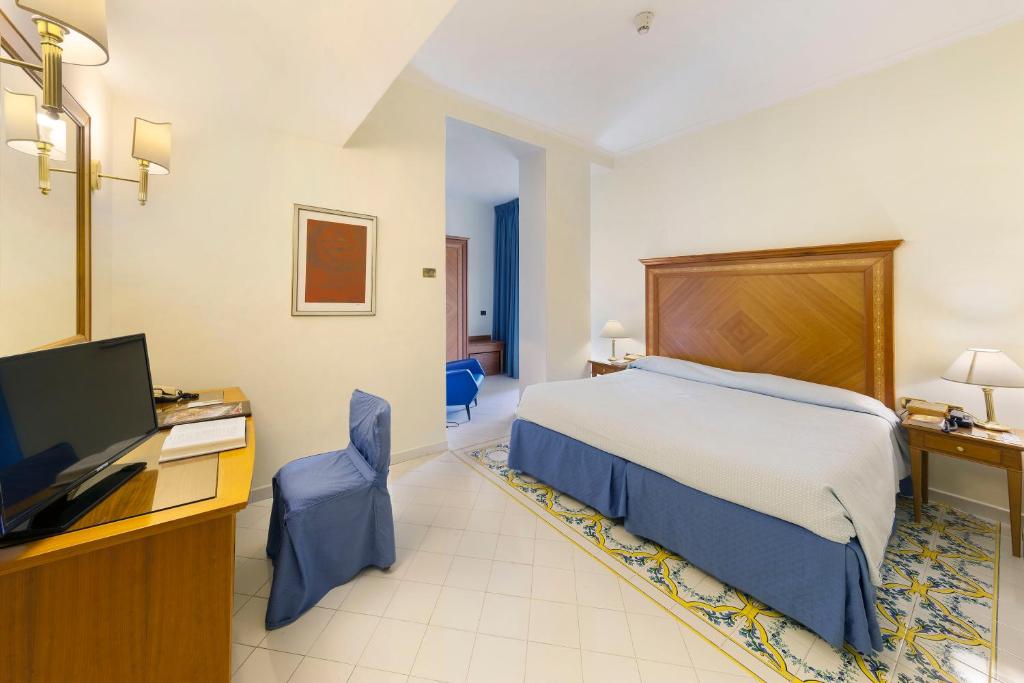 TV a/nebo společenská místnost v ubytování Hotel Continental
