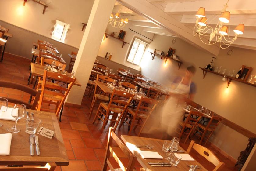Restaurace v ubytování Domaine Les Mejeonnes