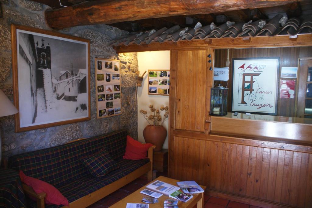 a restaurant with a bench and a table and a counter at Casas do Cruzeiro in Sabugueiro