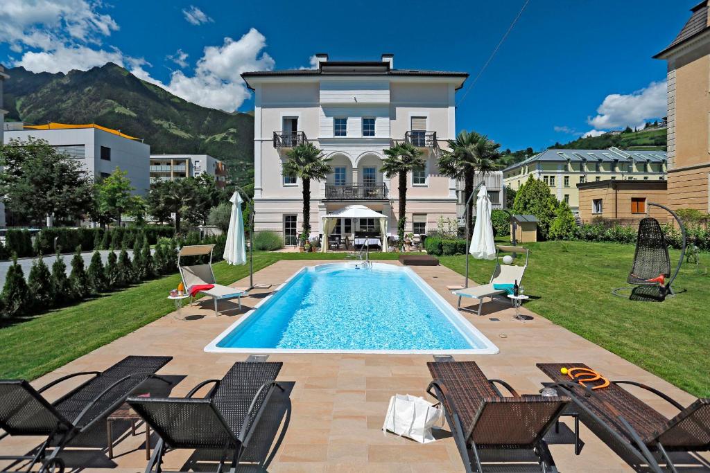 Bazén v ubytovaní Garni Villa Tyrol - Adults Only alebo v jeho blízkosti